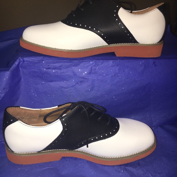 Shoes - Picture 2 of 4